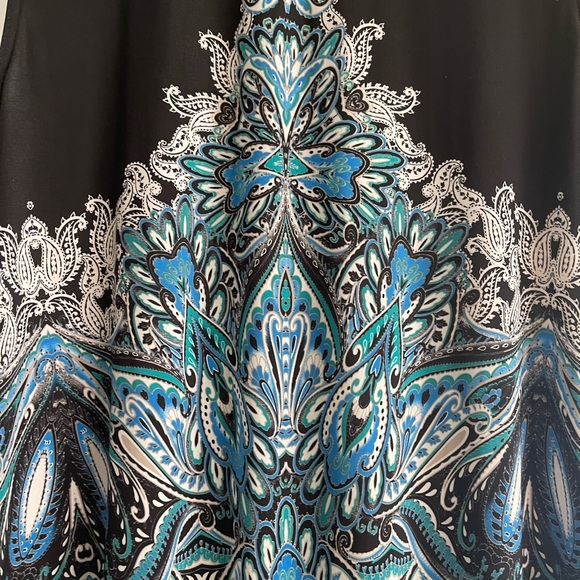 I.N.C.  zipper front V neck tank top, aqua/black/white print. Size Large - Picture 4 of 6